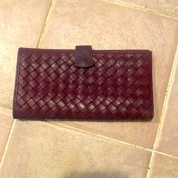 Bottega Veneta Handbags - 🥳 Host Pick🎉 Bottega Veneta Soft leather burgundy weave wallet